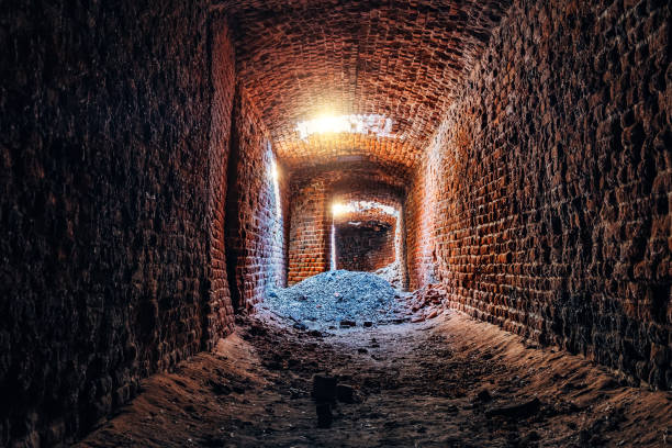 istock Old underground ruined red brick historical vaulted tunnel 1140105912