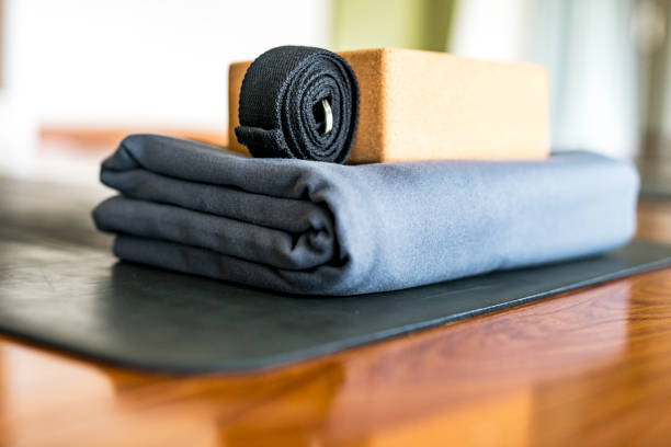 interni lezione di yoga - cushion home interior personal accessory pillow foto e immagini stock