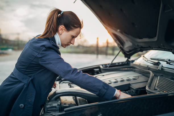 istock Young woman is trying to fix broken car 1140121956