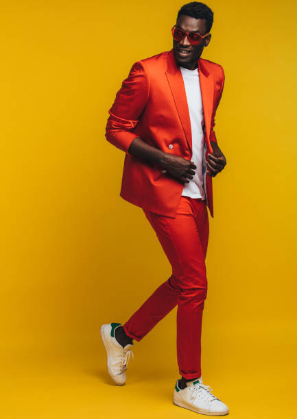 stijlvolle afrikaanse man - men's fashion stockfoto's en -beelden