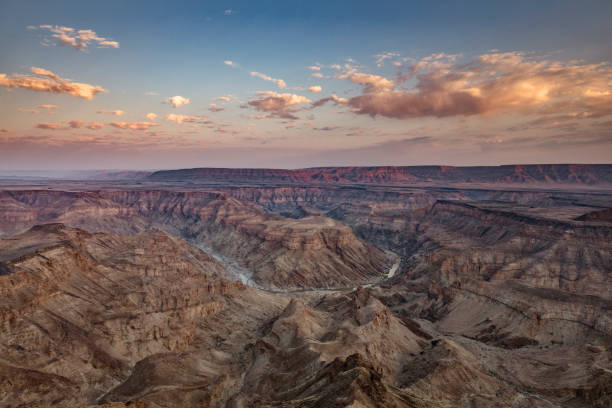 fish river canyon, namibie. - arid climate travel destinations canyon dawn photos et images de collection