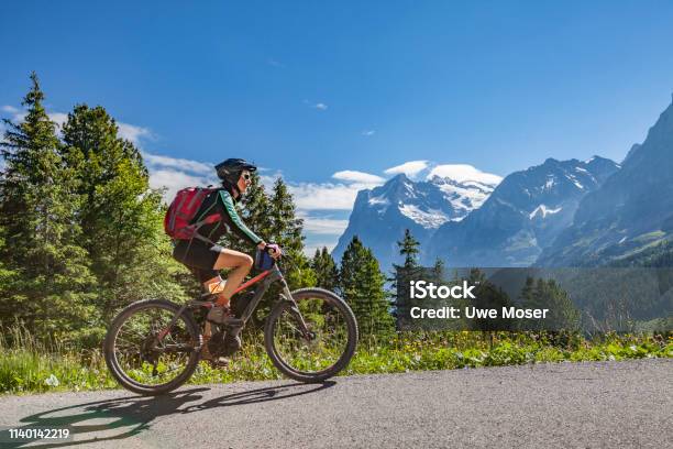 Senior Woman Mountainbiking In Grindelwald Stockfoto und mehr Bilder von Elektrorad - Elektrorad, Radfahren, Fahrrad