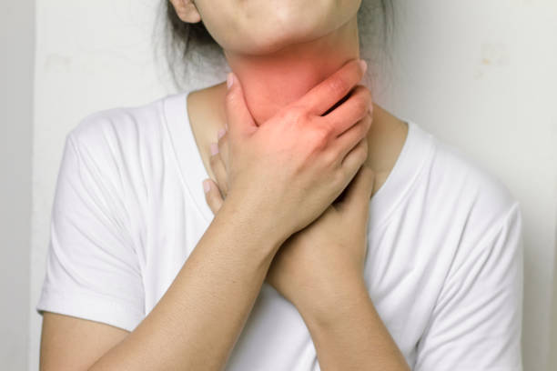 istock Women have neck pain. 1140165168