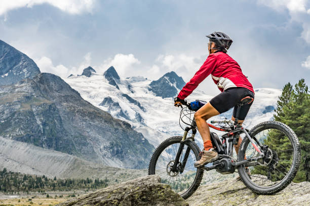 スイスエンガディンバレーの mountainbiking - engadin valley engadine european alps mountain ストックフォトと画像