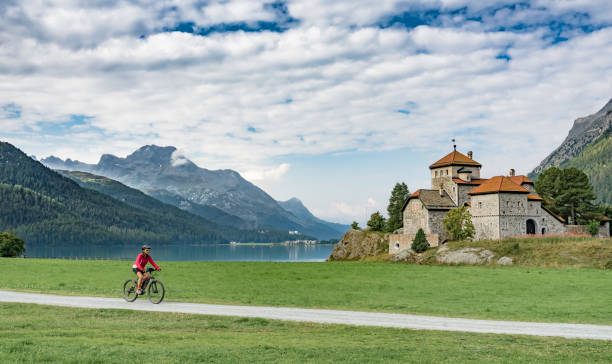 kolarstwo górskie w dolinie engadine szwajcaria - piz palü zdjęcia i obrazy z banku zdjęć