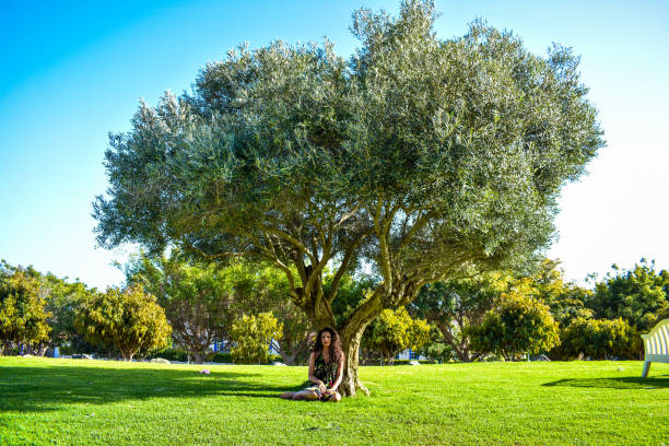 istock GIRL ON THE PARK 1140193671