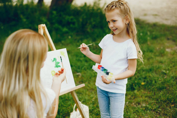 istock Mother with daughter drawing in a park 1140197481