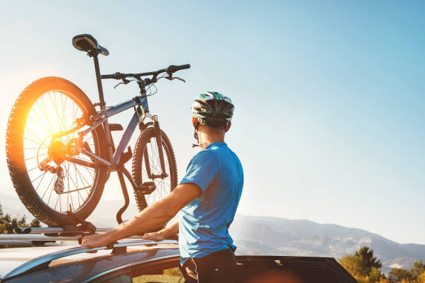 istock Man take his bicycle from car roof 1140199613