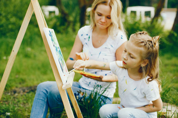 istock Mother with daughter drawing in a park 1140199920