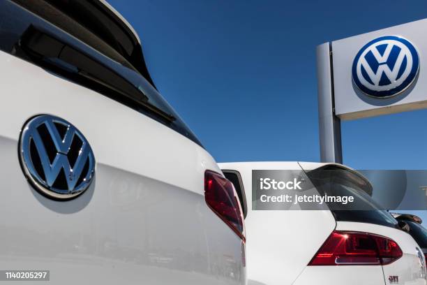 Volkswagen Autos Und Suvhändler Vw Gehört Zu Den Größten Autoherstellern Der Welt Xiii Stockfoto und mehr Bilder von Volkswagen