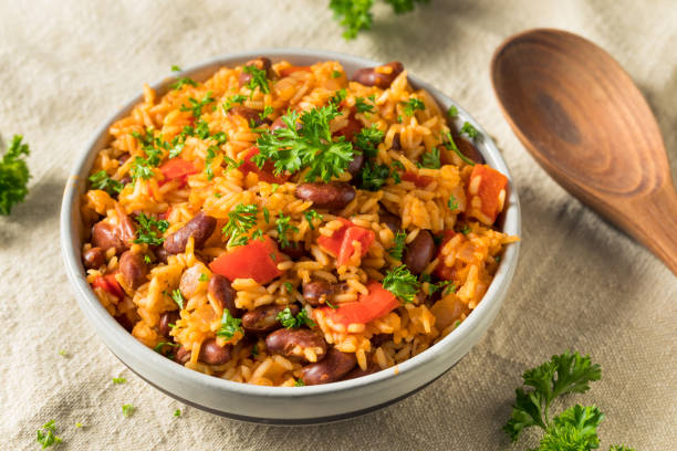 cajun caseiro ler feijão e arroz - feijão vermelho - fotografias e filmes do acervo