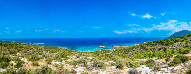 vista aérea de la laguna azul y otras bahías en la península de akamas en chipre - akamas fotografías e imágenes de stock