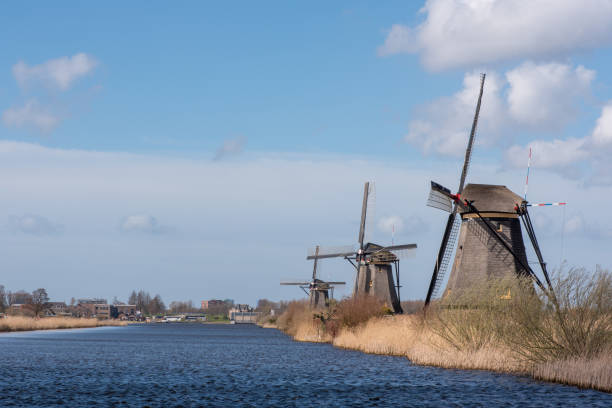 オランダ・ロッテルダム近郊のキンデルダイクの風車 - 7649 ストックフォトと画像