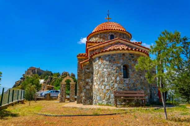 키프로스의 스타로 보 니 수도원 근처의 모든 성도 교회 - mount saint helena 뉴스 사진 이미지
