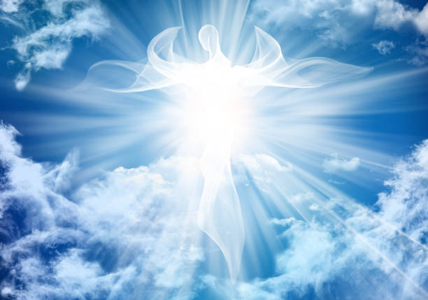 illustration abstract white angel. sky clouds with bright light rays - belief in god imagens e fotografias de stock