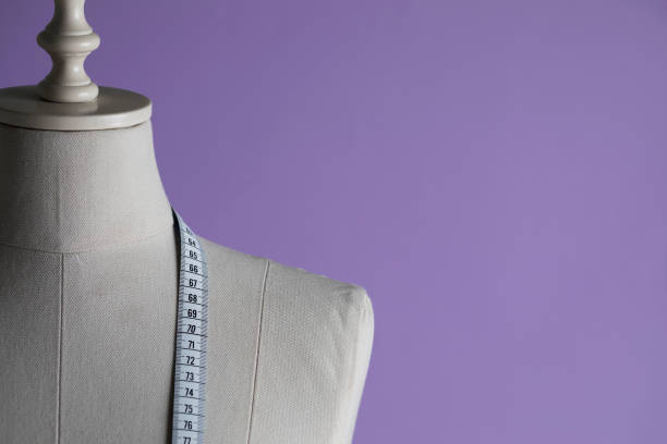 tailor mannequin - mannequin dressmakers model tape measure female imagens e fotografias de stock
