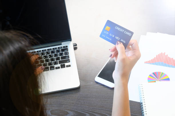 istock SHOPPOING ONLINE VIA CREDIT CARD 1140301186
