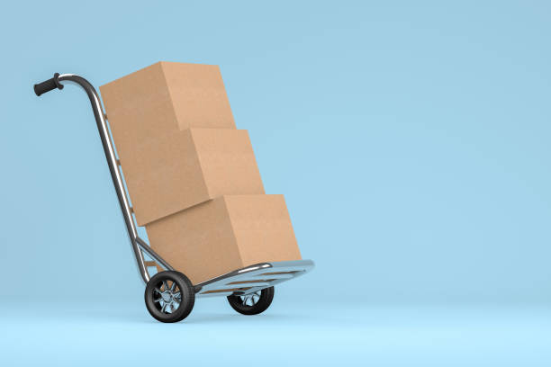 kartony na wózku podręcznym, moving house concept na niebieskim tle - packaging freight transportation box moving office zdjęcia i obrazy z banku zdjęć