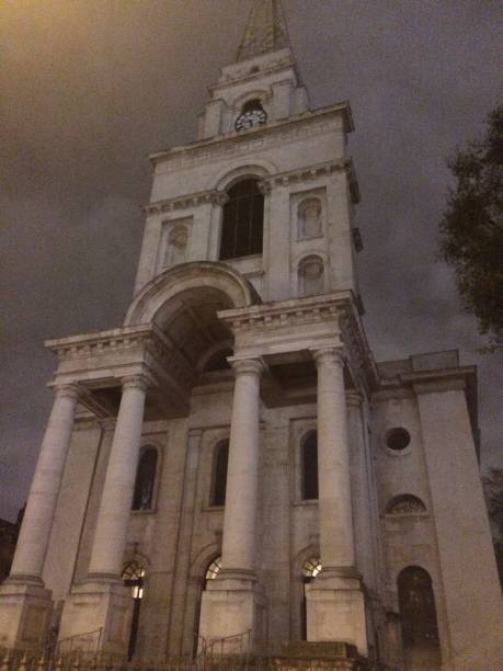 creepy church - londyn wschodni - jack the ripper zdjęcia i obrazy z banku zdjęć