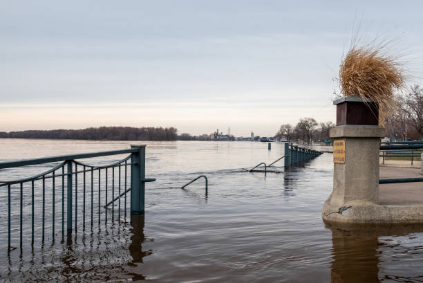 istock Flooded Mississippi River 1140469339
