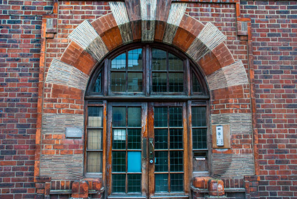 istock In front of the orange brick building with beautiful patterns 1140472102