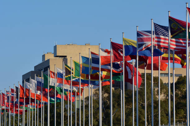 międzynarodowa wystawa flag w canberze strefa parlamentarna australia capital territory - global politics zdjęcia i obrazy z banku zdjęć