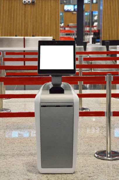 airport online self check-in kiosk (screen has clipping path) - airport airport check in counter ticket ticket machine imagens e fotografias de stock