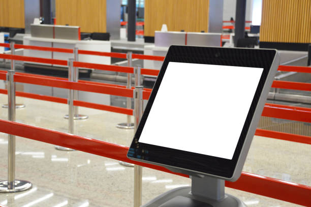 airport online self check-in kiosk (screen has clipping path) - airport airport check in counter ticket ticket machine imagens e fotografias de stock