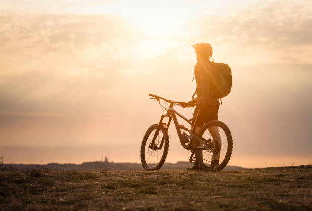 istock Mountainbiker on top, mountain biker looking sunrise 1140515853