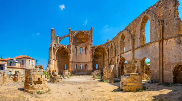 der heilige georg der greeks kirche in famagusta, zypern - famagusta stock-fotos und bilder