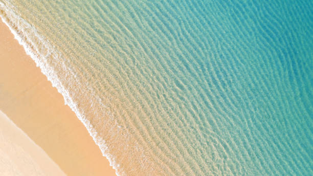 istock Beach with shade emerald blue water and wave foam on tropical sea 1140536781