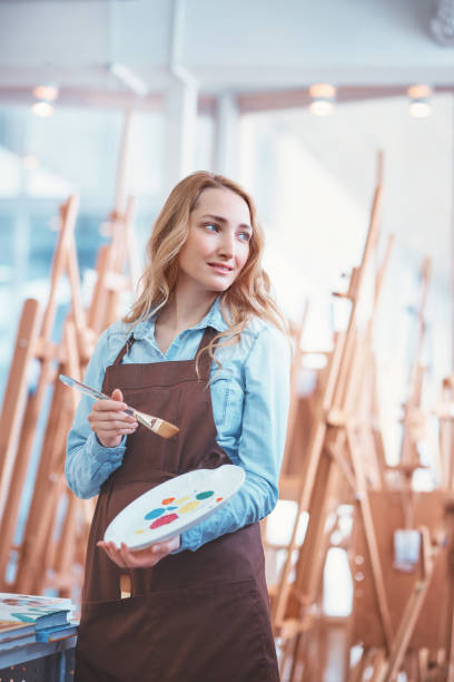istock Smiling girl with a palette 1140543382