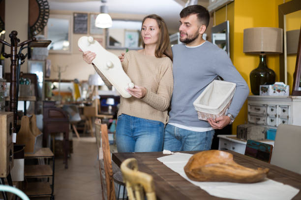 istock Guy with girlfriend buying wall hanger 1140545771