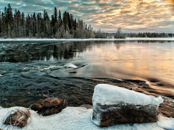 istock Icy river in Swedish Lapland 1140549553