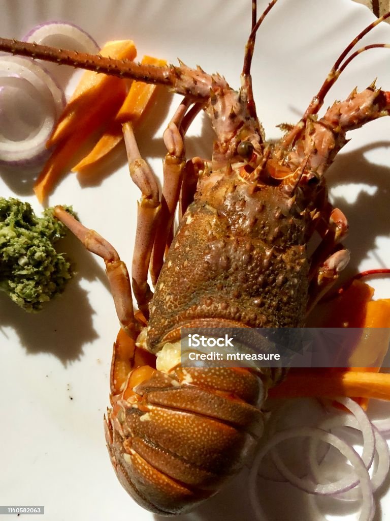 Hình Ảnh Bữa Tối Hải Sản Tôm Hùm Ấn Độ Gai Luộc Với Salad Vòng ...