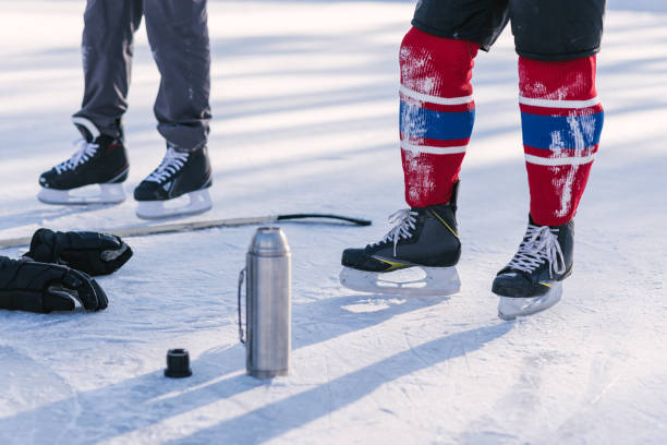 istock hockey players drink tea before the game 1140582307