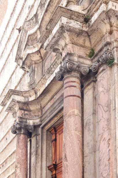 istock Columns of catholic church in Perugia (Cattedrale di San Lorenzo). 1140585107