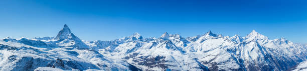 panorama delle montagne svizzere - snowcapped mountain mountain range snow foto e immagini stock