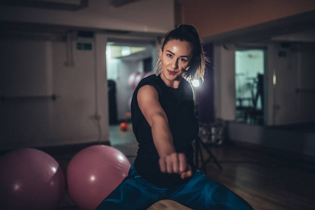 istock Woman exsercise in the gym 1140605365