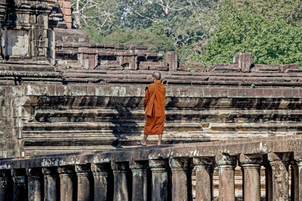 アンコール・ワットの寺院の僧侶 - cambodia monk buddhism angkor wat ストックフォトと画像