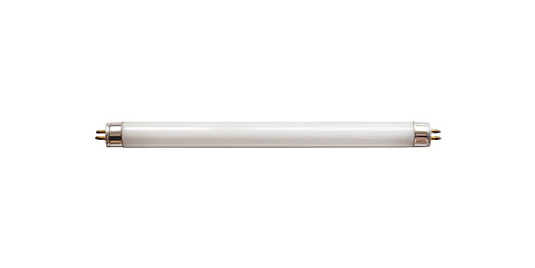 Lámpara fluorescente blanca aislada sobre fondo blanco. Tubo fluorescente photo
