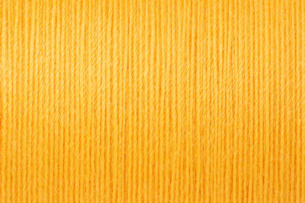 retrato macro do fundo amarelo da textura da linha - twisted yarn - fotografias e filmes do acervo