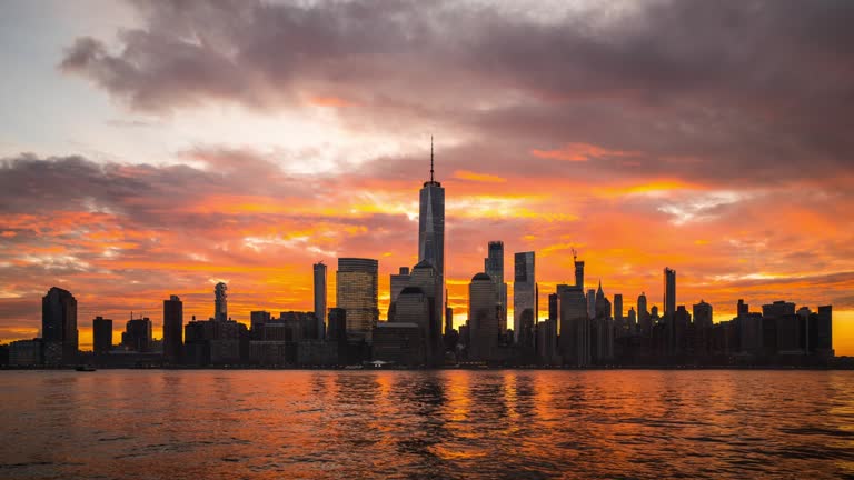 T/L WS Dramatic sunrise over Lower Manhattan / New York City, USA