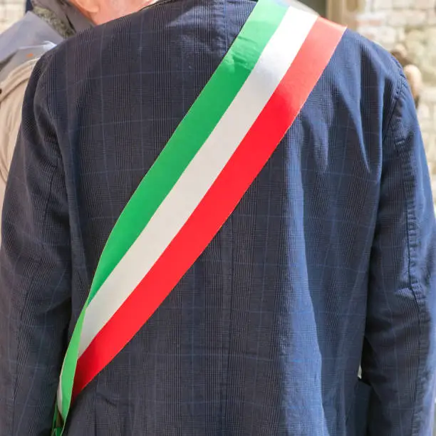 The characteristic tricolor band, worn by the Italian cities Mayors during official events as government representation.