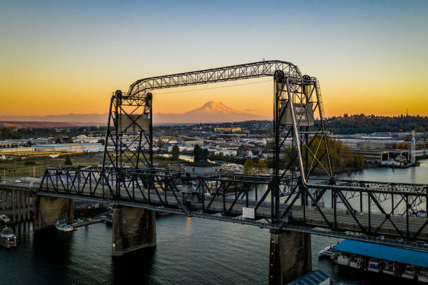 Murray Morgan Vertical Lift Bridge Tacoma WA The Murray Morgan Bridge Tacoma Washington with Mt Rainier centered in the background at golden hour puget sound photos stock pictures, royalty-free photos & images