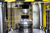 nahaufnahme-der-cnc-maschine-bei-der-arbeit.jpg?b=1&s=170x170&k=20&c=0QIpiTsyNK8BTFdTnUSj6ERboE04VuGwSDsEJGxK06M=