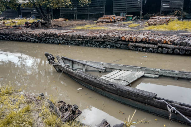 the boat is drowning in the water