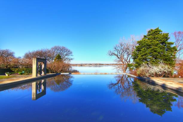 dallas arboretum and botanical gardens with blue sky, reflection lake - spring forest scenics reflection imagens e fotografias de stock