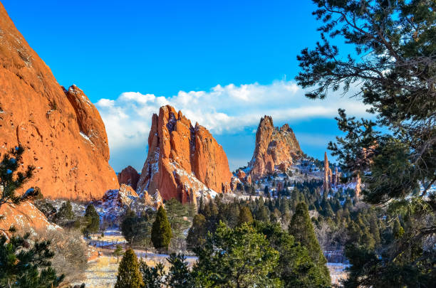 Garden of the Gods park and Pikes Peak Scenic park near Pikes Peak with towering rock formations. colorado springs photos stock pictures, royalty-free photos & images