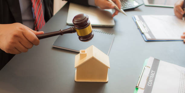 istock Concepts about real estate auctions and covenants for real estate agreements. 1140740262